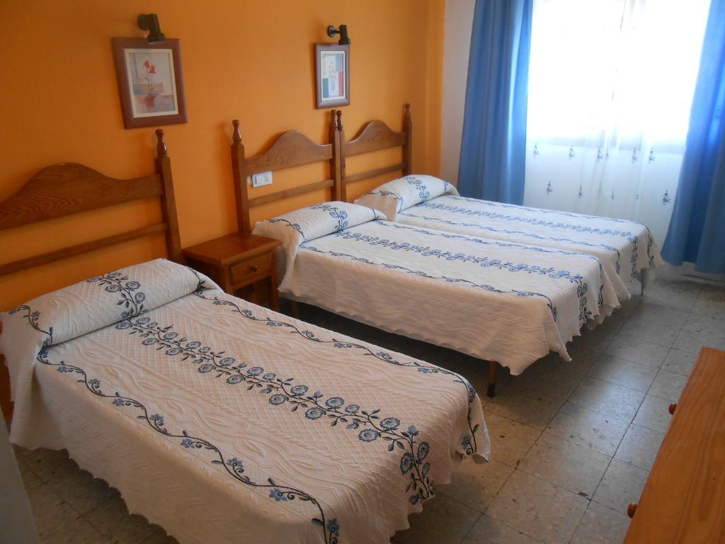 Hostal Avenida Arenas de San Pedro Room photo