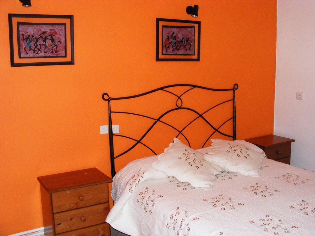 Hostal Avenida Arenas de San Pedro Room photo